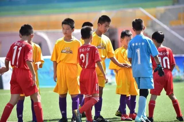 切尔西主场狂胜5-1，亨德森表现抢眼助球队复苏